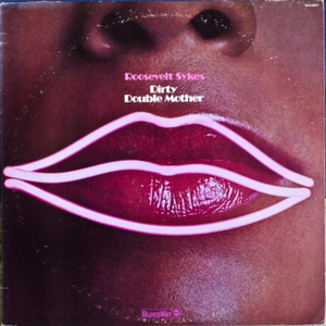 13女学生脱了内裤开始亲热
