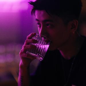 13女学生脱了内裤开始亲热
